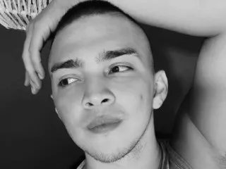 Offline JUANDIAMONDS98 on Streamate