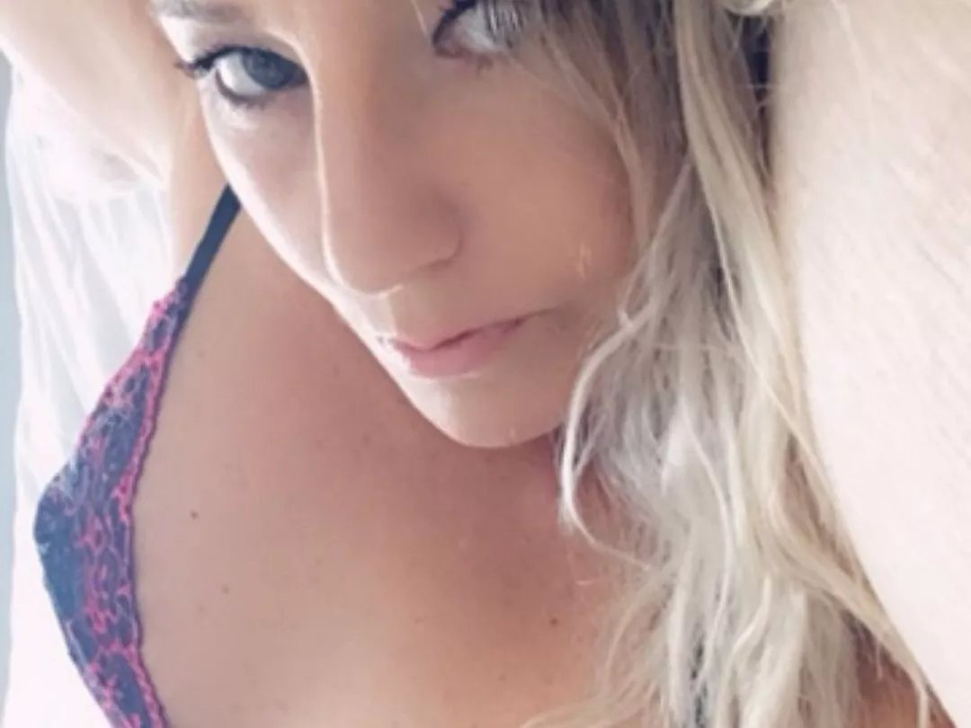 Offline JuicyAss on Streamate