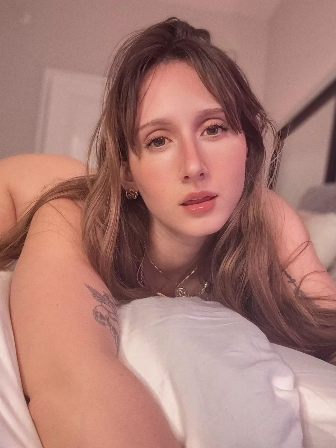 Offline MaeveLennon on Streamate