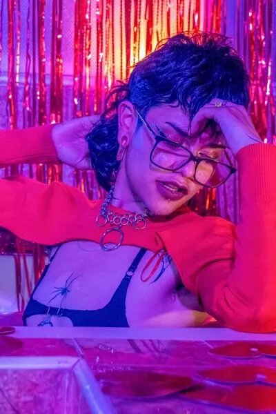 Offline triinitty on Streamate