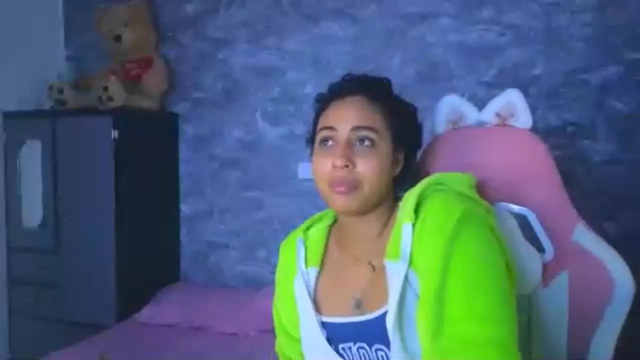 Offline Amelia_Sweett on Streamray