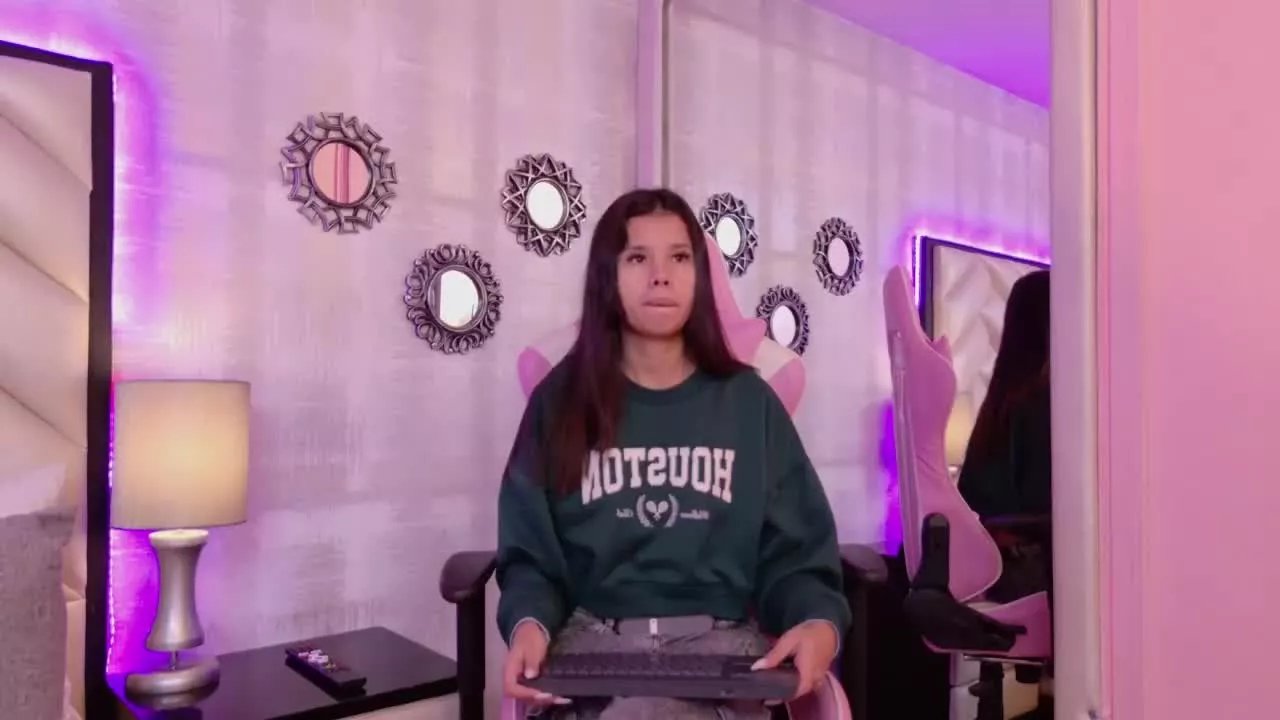 Offline ArianaCollihs on Streamray