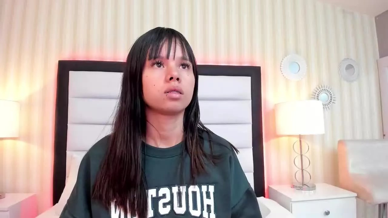 Offline ArianaCollihs on Streamray