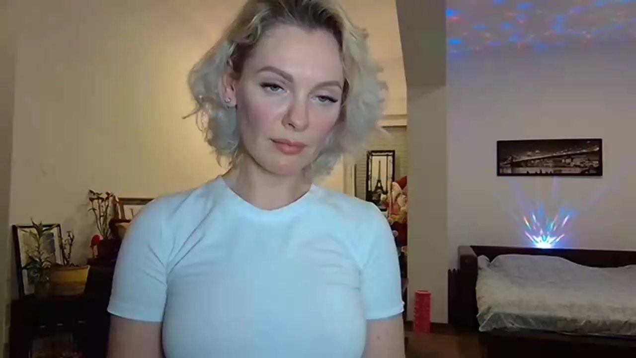 Offline beautifulkollettee on Streamray