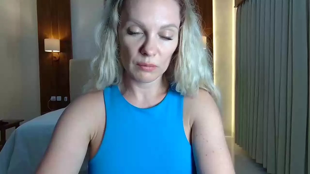 Offline beautifulkollettee on Streamray