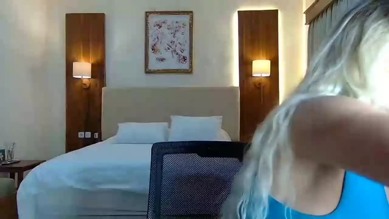 Offline beautifulkollettee on Streamray