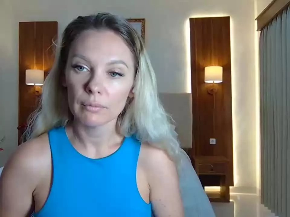 Offline beautifulkollettee on Streamray