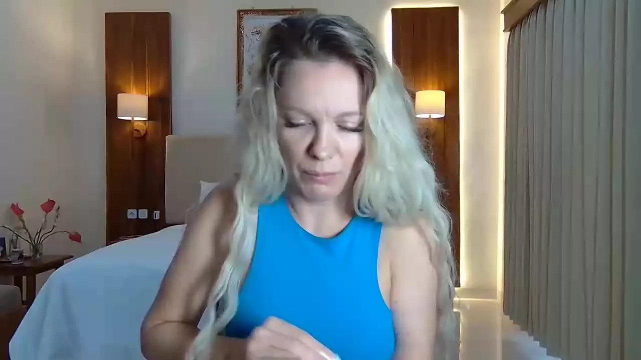 Offline beautifulkollettee on Streamray