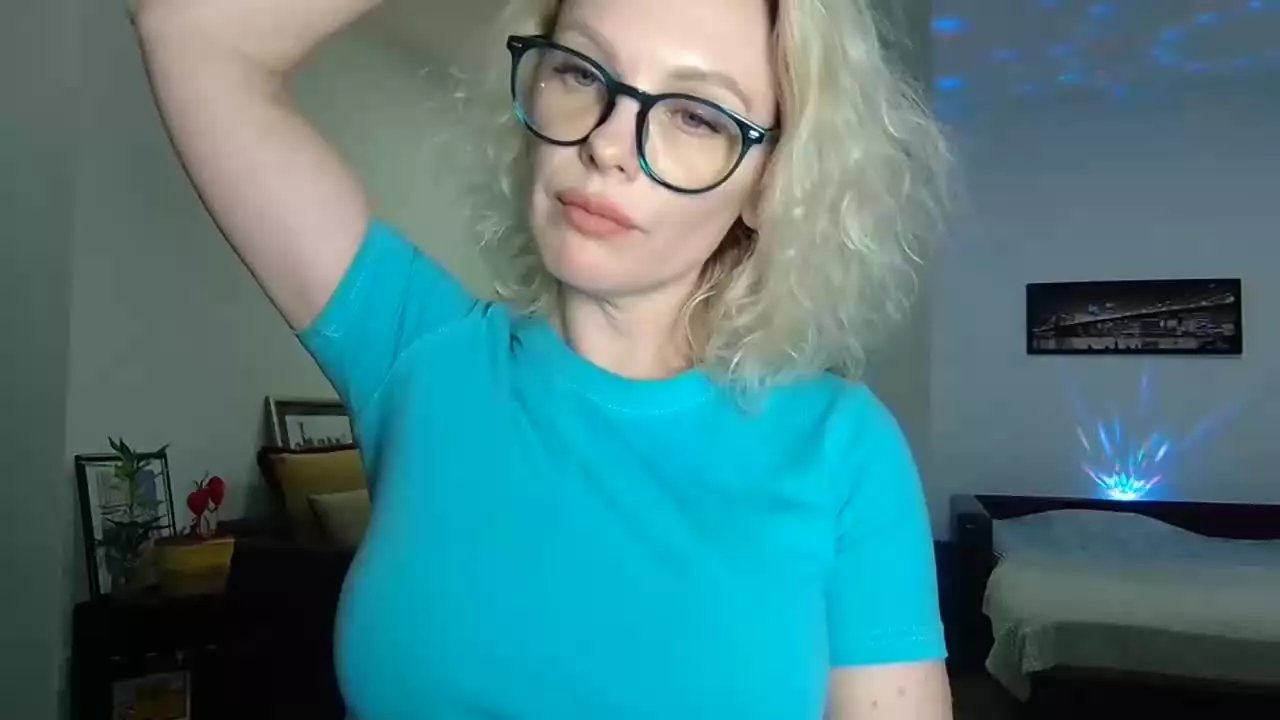 Offline beautifulkollettee on Streamray