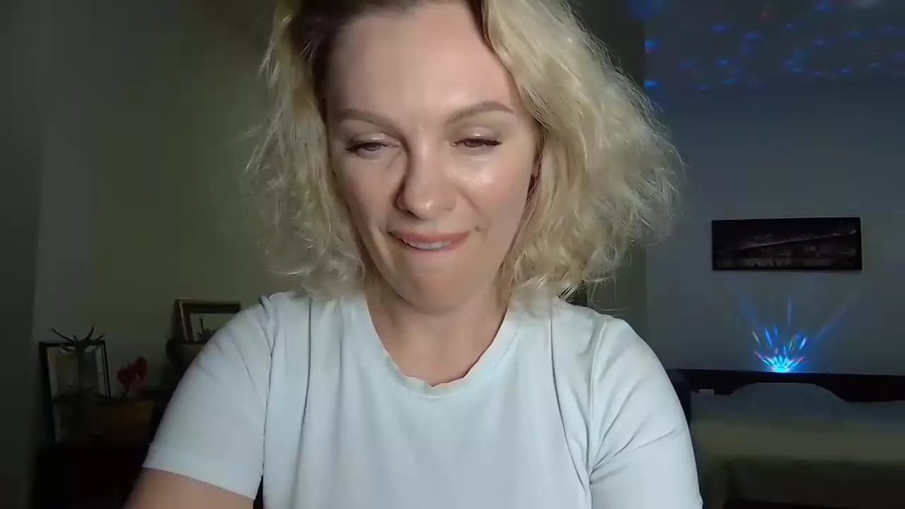 Offline beautifulkollettee on Streamray