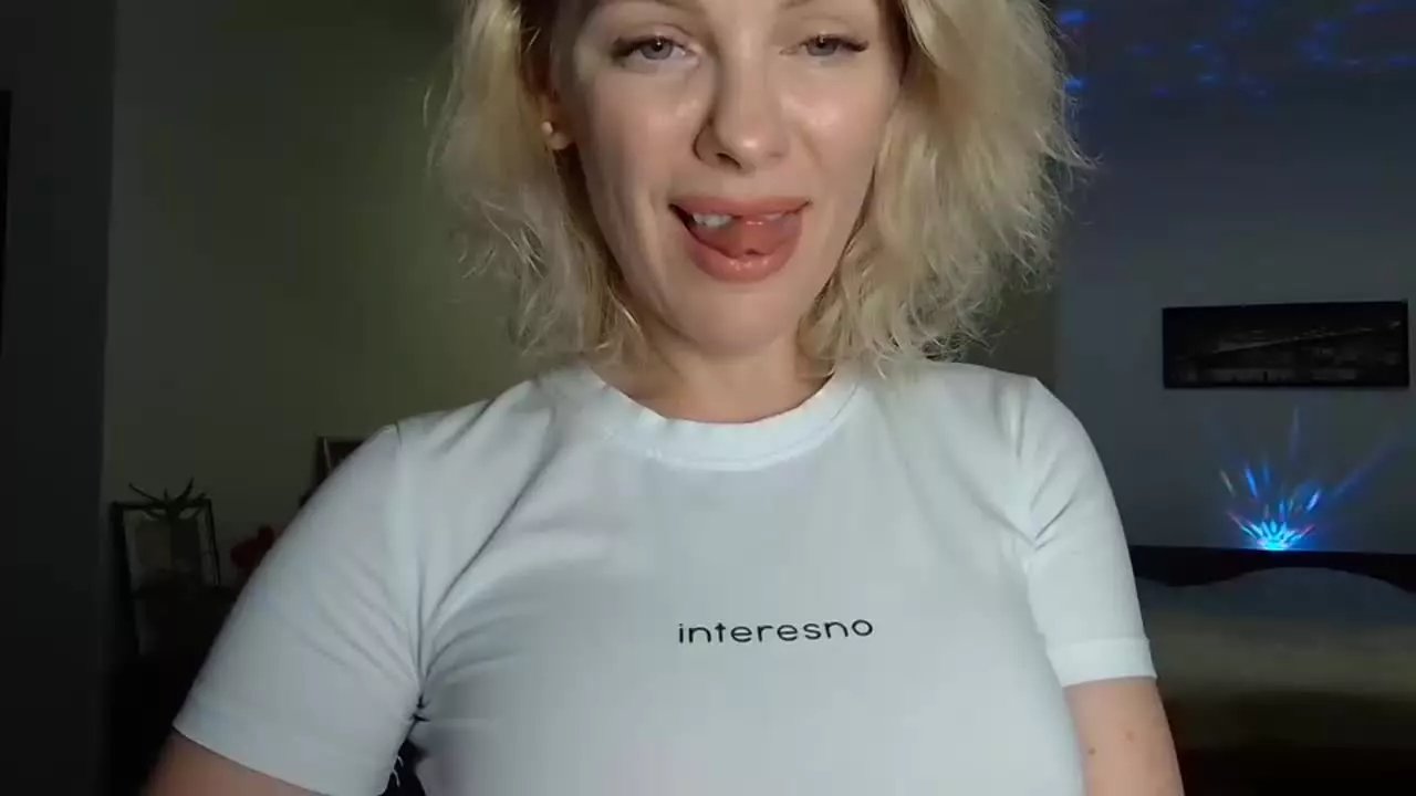 Offline beautifulkollettee on Streamray