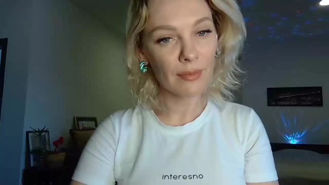 Offline beautifulkollettee on Streamray