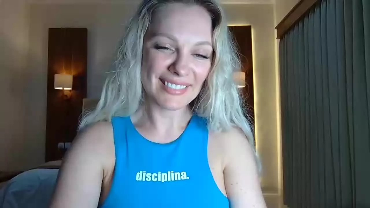 Offline beautifulkollettee on Streamray