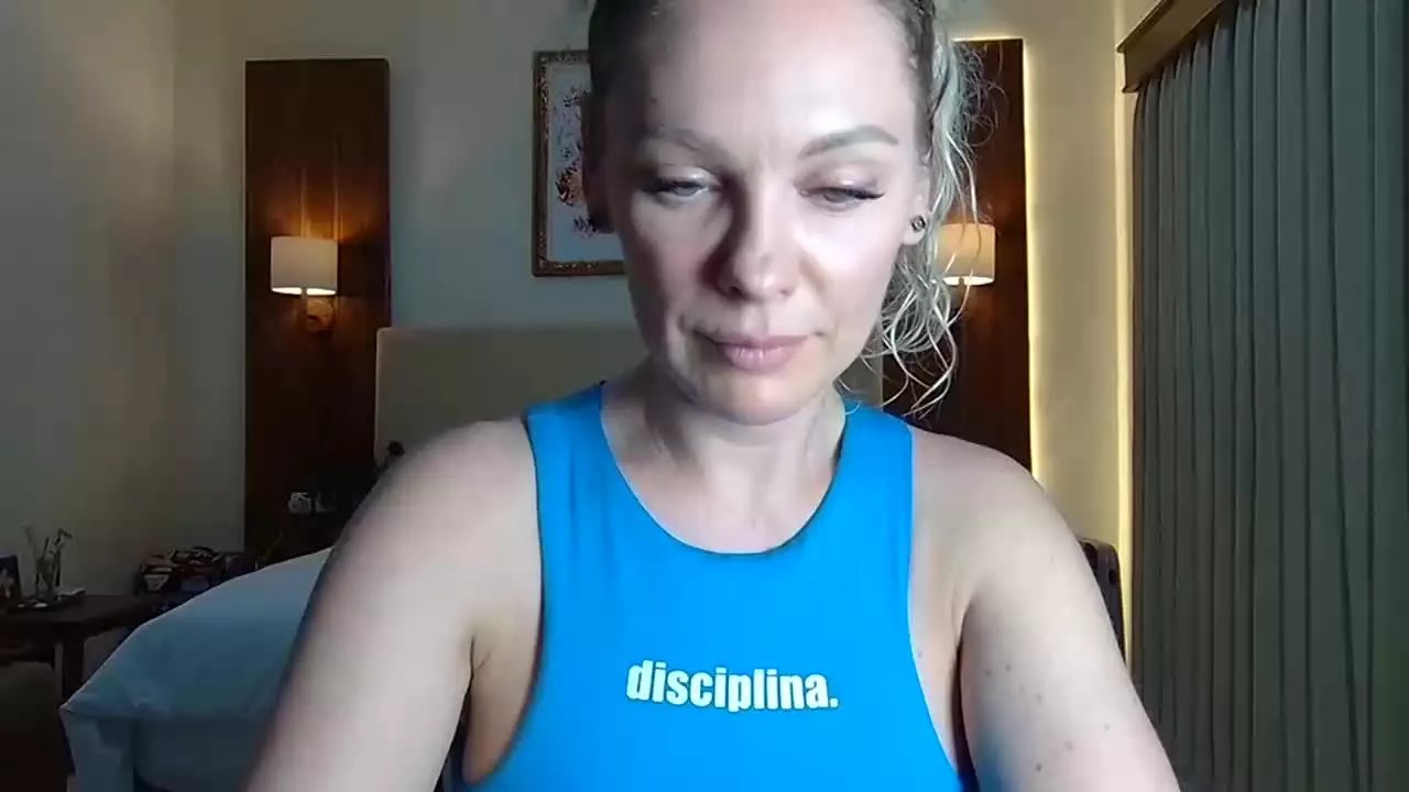 Offline beautifulkollettee on Streamray