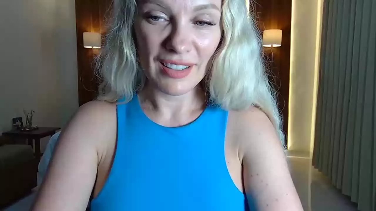 Offline beautifulkollettee on Streamray