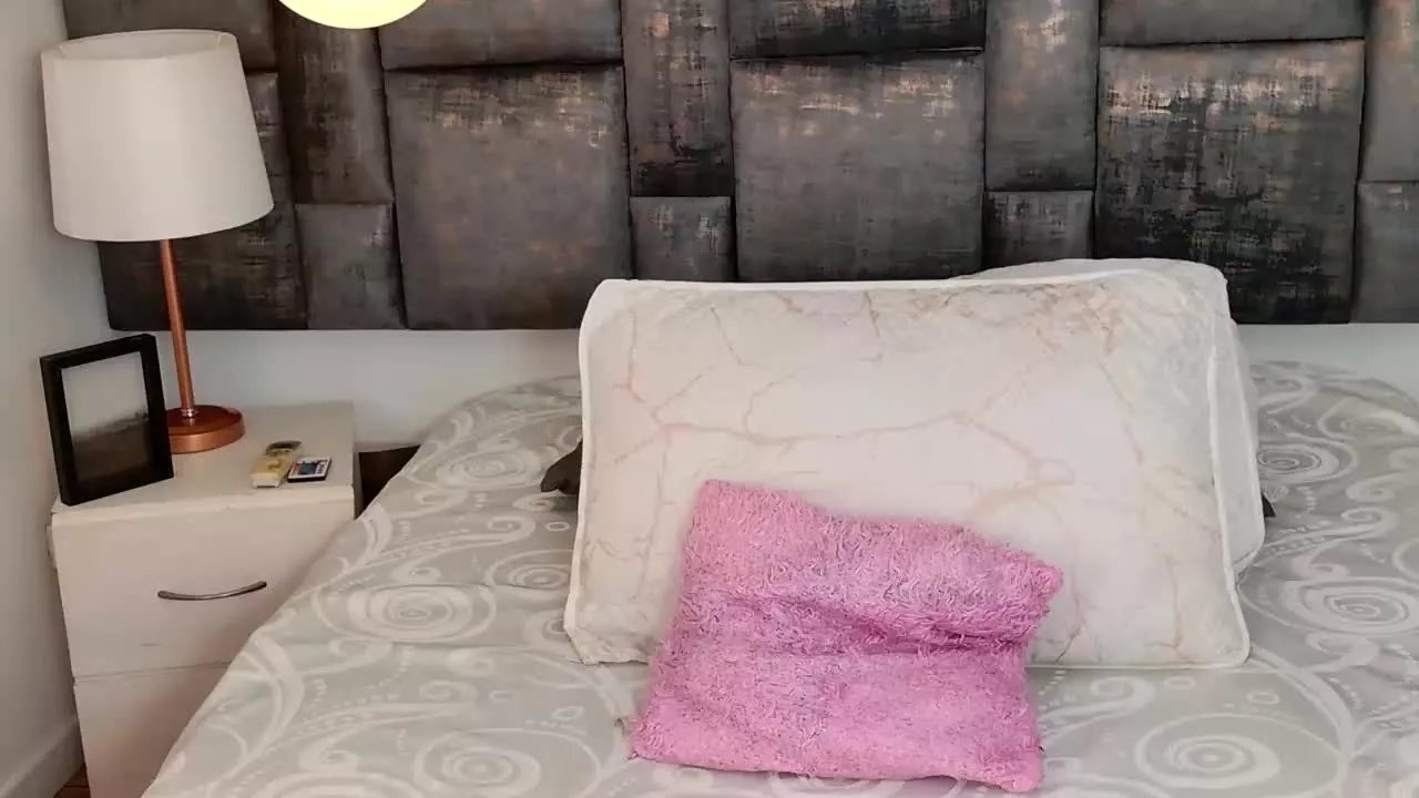 Offline JulietRiver on Streamray