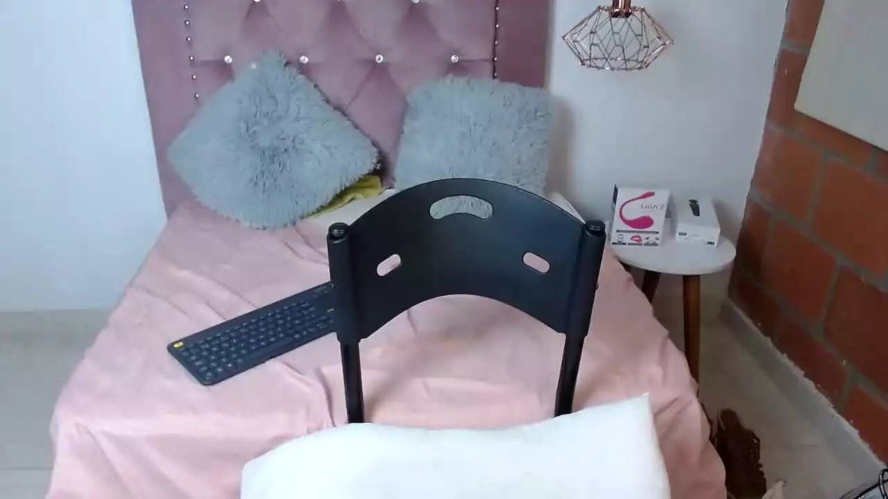 Offline mia__swet1 on Streamray