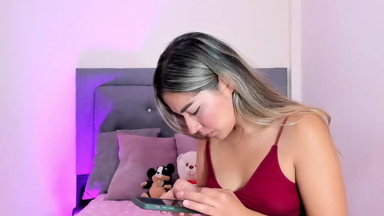 Offline MollyParker on Streamray