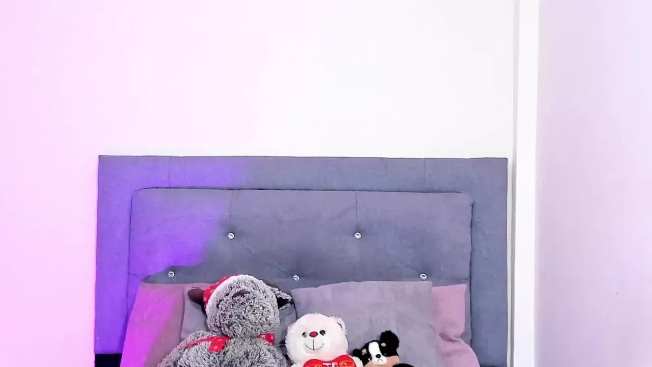 Offline MollyParker on Streamray