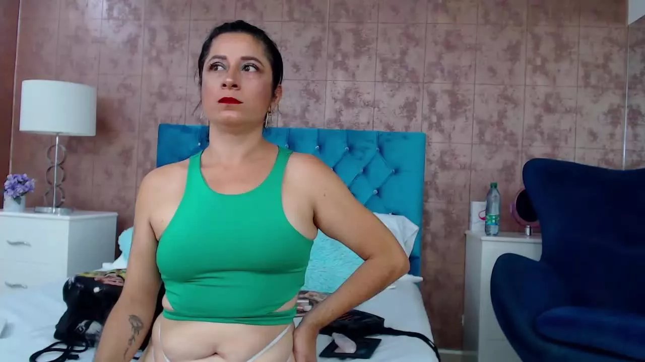 Offline NancyBreeze on Streamray