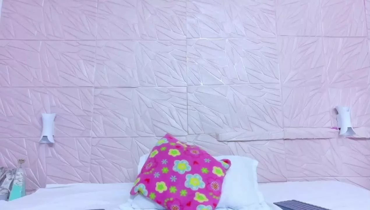 Offline skinny_hottie on Streamray