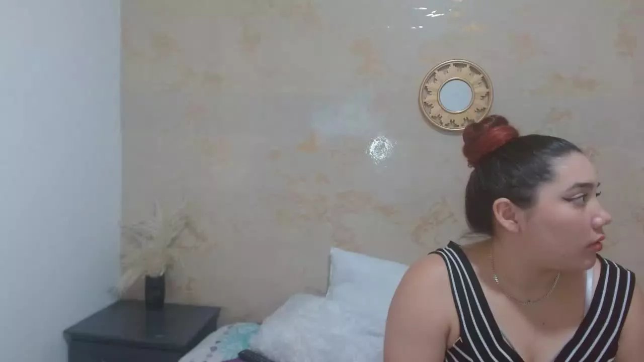 Offline Valeria_Sweet on Streamray