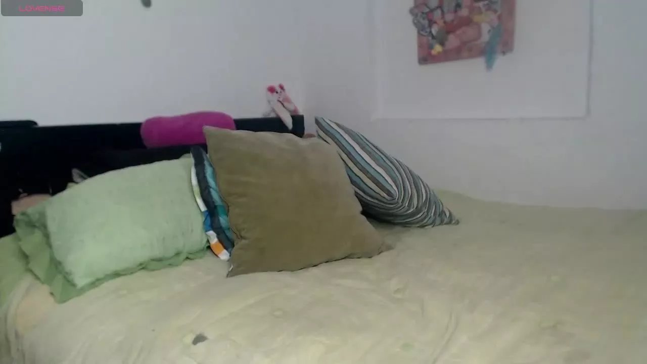 Offline ValeriePeach on Streamray