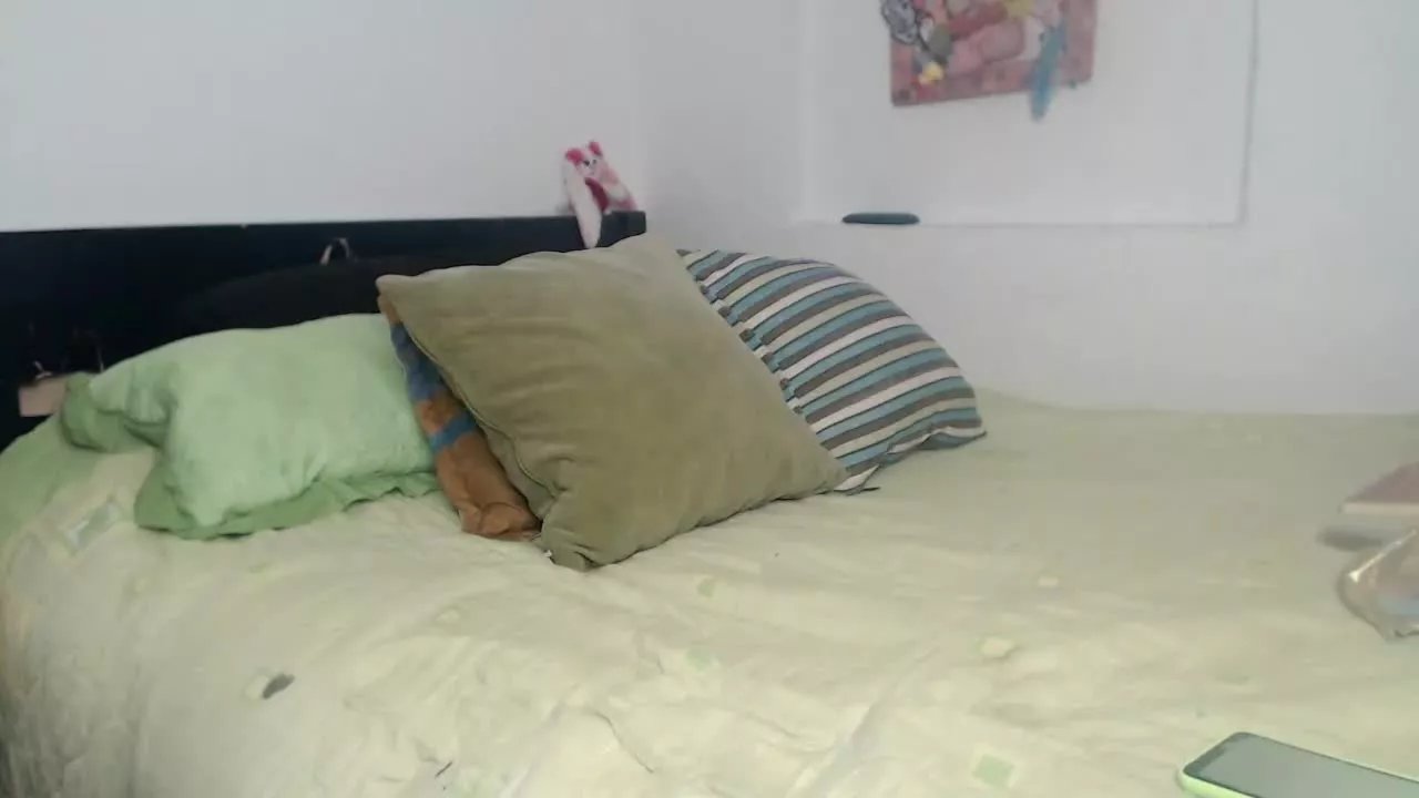 Offline ValeriePeach on Streamray