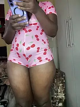 Freechat BigRound-Bootayy on StripChat