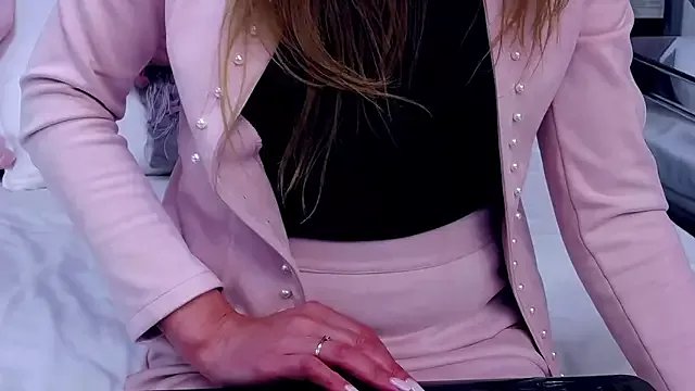 Freechat FoxyRamona on StripChat