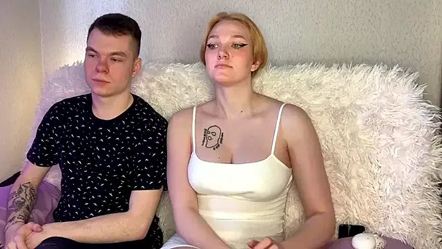 Freechat julielourens on StripChat