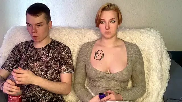 Freechat julielourens on StripChat