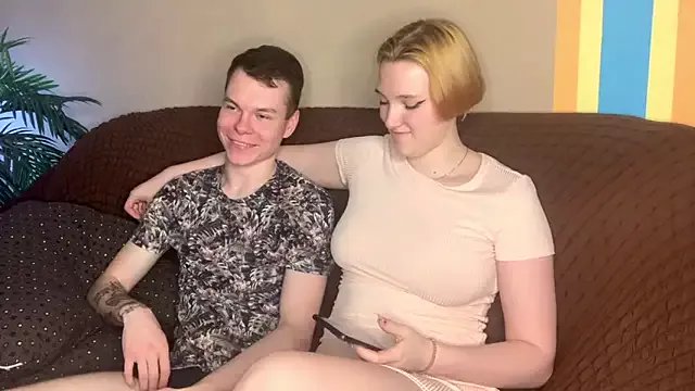 Freechat julielourens on StripChat