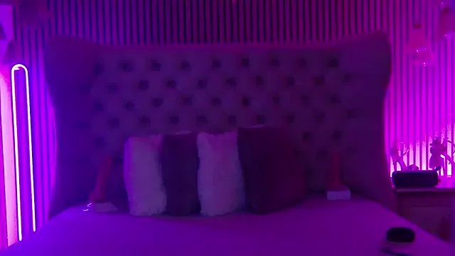 Freechat PlayfulShow on StripChat