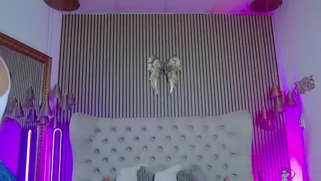 Freechat PlayfulShow on StripChat