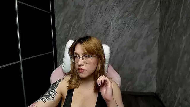 Freechat Reginasmilee on StripChat