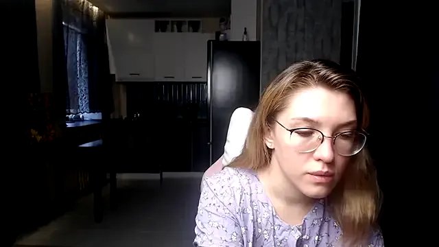 Freechat Reginasmilee on StripChat