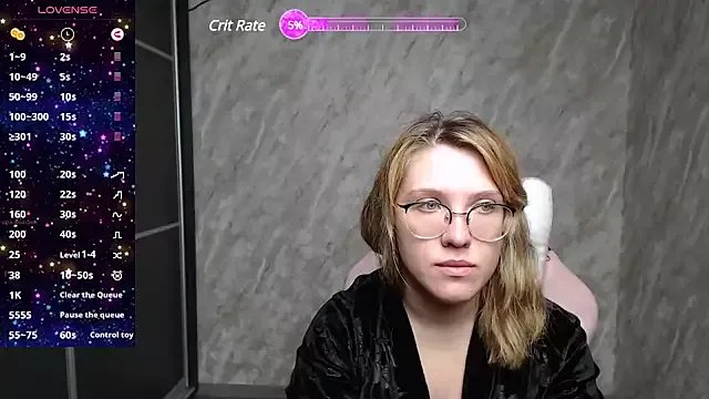 Freechat Reginasmilee on StripChat