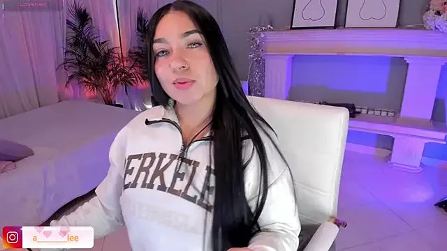 Freechat scarlet_miller1 on StripChat